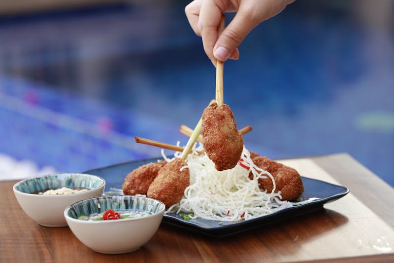 Mozzarella sticks with marinara sauce