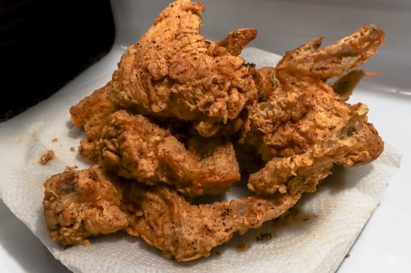Buffalo wings with ranch dipping sauce